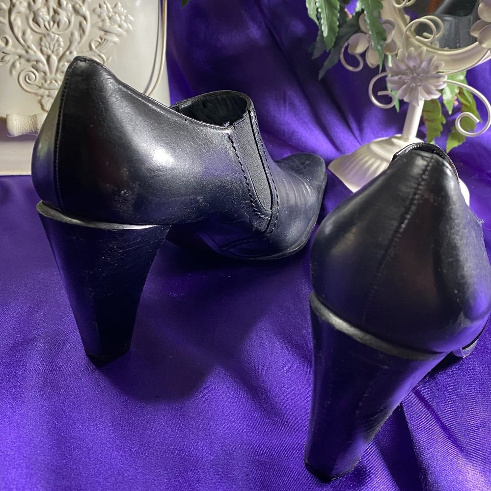 Stuart Weitzman Calf Pumps With Elastic Part - image 6